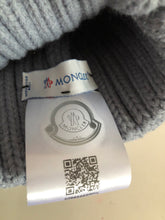 Load image into Gallery viewer, Fur Pom Hat