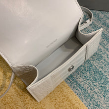 Load image into Gallery viewer, Hourglass XS Embossed