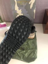 Load image into Gallery viewer, Camo Rockrunners Ladies