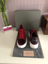 Load image into Gallery viewer, Oversized Sneaker Velvet