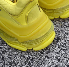 Load image into Gallery viewer, Triple S Clear Sole Colours