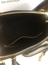 Load image into Gallery viewer, Ville