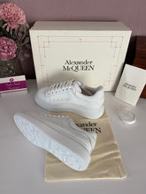 Load image into Gallery viewer, Oversized Sneaker Leather Ladies