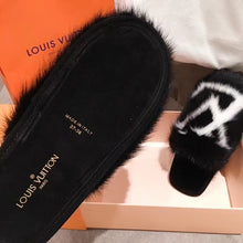 Load image into Gallery viewer, Homey Fur Slippers