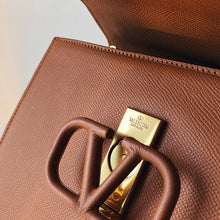 Load image into Gallery viewer, V Sling Shoulder Bag