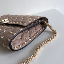 Load image into Gallery viewer, Spike Chain Clutch