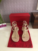 Load image into Gallery viewer, Rockstud Thong Sandals