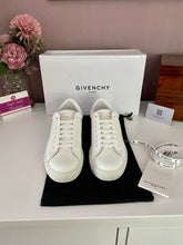 Load image into Gallery viewer, Reverse Sneaker