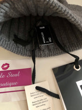 Load image into Gallery viewer, Fur Pom Hat