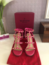 Load image into Gallery viewer, Rockstud Block Heel Sandals