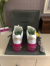 Load image into Gallery viewer, Triple S Clear Sole Colours