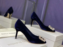 Load image into Gallery viewer, Hangisi Velvet Pumps