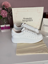 Load image into Gallery viewer, Oversized Sneaker Leather Ladies