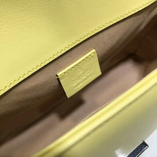 Load image into Gallery viewer, Pastels Marmont Top Handle