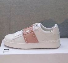 Load image into Gallery viewer, Rockstud Untitled