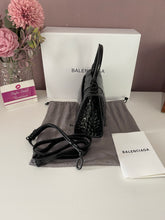 Load image into Gallery viewer, Hourglass XS Embossed