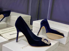Load image into Gallery viewer, Hangisi Velvet Pumps