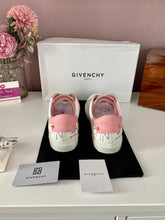 Load image into Gallery viewer, Reverse Sneaker