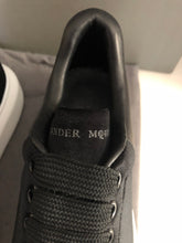 Load image into Gallery viewer, Oversized Sneaker Velvet