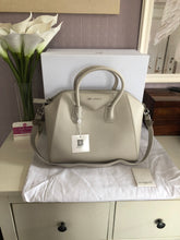 Load image into Gallery viewer, Antigona Grained Leather