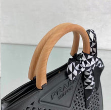 Load image into Gallery viewer, Cut Out Shopper