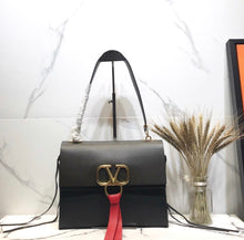 Load image into Gallery viewer, V Ring Shoulder Bag