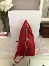 Load image into Gallery viewer, Antigona Grained Leather