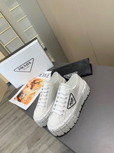 Load image into Gallery viewer, Gabardine Sneakers