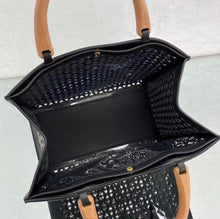 Load image into Gallery viewer, Cut Out Shopper