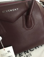 Load image into Gallery viewer, Antigona Grained Leather