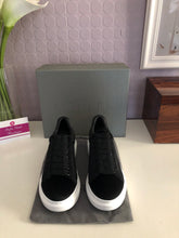 Load image into Gallery viewer, Oversized Sneaker Velvet