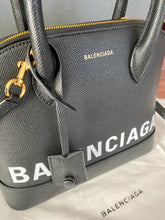 Load image into Gallery viewer, Ville