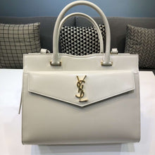 Load image into Gallery viewer, Uptown Medium Tote