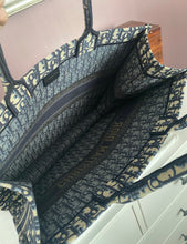 Load image into Gallery viewer, Book Tote Oblique