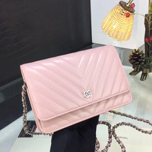 Load image into Gallery viewer, Chevron Lambskin Woc