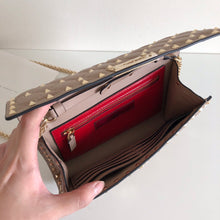 Load image into Gallery viewer, Spike Chain Clutch