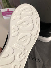 Load image into Gallery viewer, Oversized Sneaker Velvet