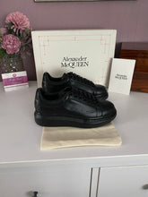 Load image into Gallery viewer, Oversized Sneaker Matte