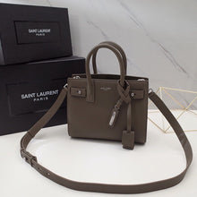 Load image into Gallery viewer, Sac De Jour Grained Leather
