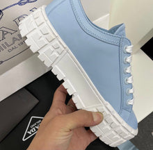 Load image into Gallery viewer, Gabardine Sneakers