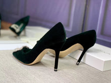 Load image into Gallery viewer, Hangisi Velvet Pumps