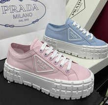 Load image into Gallery viewer, Gabardine Sneakers