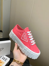 Load image into Gallery viewer, Gabardine Sneakers