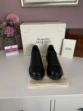 Load image into Gallery viewer, Oversized Sneaker Matte