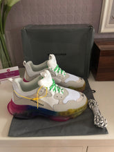 Load image into Gallery viewer, Triple S Clear Sole Colours