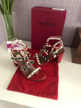 Load image into Gallery viewer, Rockstud Block Heel Sandals