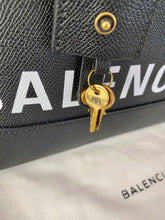 Load image into Gallery viewer, Ville