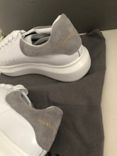 Load image into Gallery viewer, Oversized Sneaker Suede Ladies