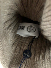 Load image into Gallery viewer, Fur Pom Hat