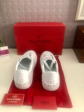 Load image into Gallery viewer, Rockstud Untitled